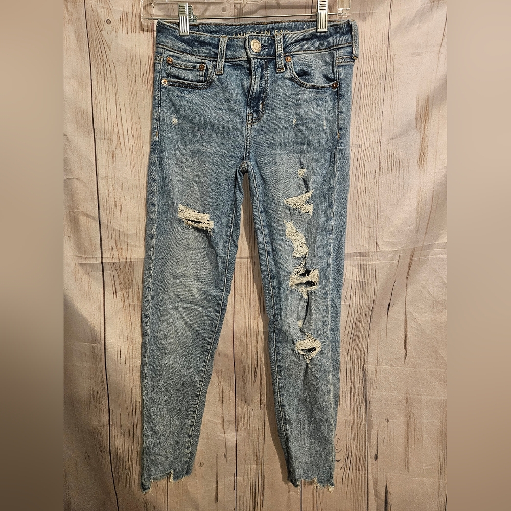 American Eagle Distressed Blue Jeans Size 4 Short